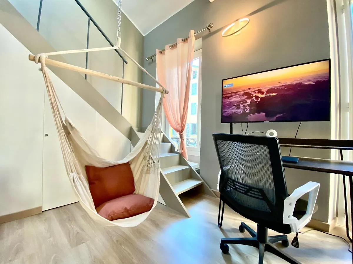 Lovely & Sunny Loft Heart Of Nice With A/C! 0*,  프랑스
