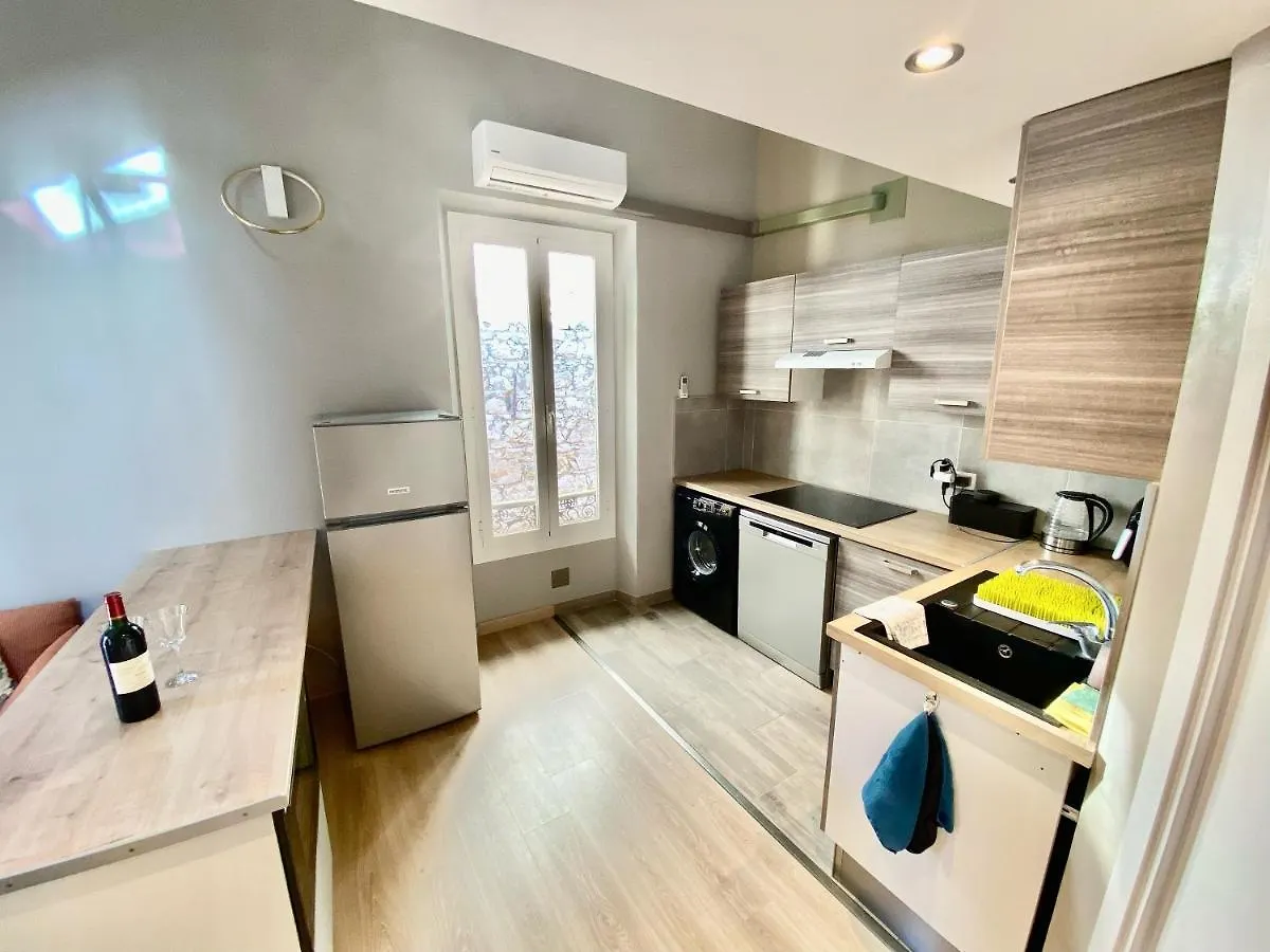 Lovely & Sunny Loft Heart Of Nice With A/C!